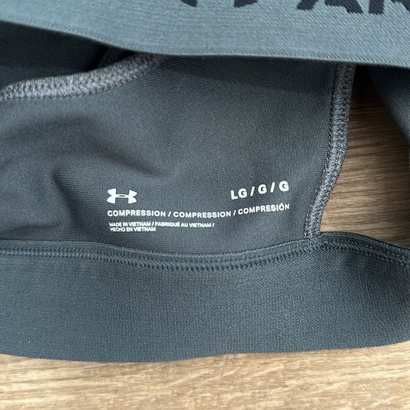 Under Armour Sports Bra Grey Women’s Large - Picture 3 of 4